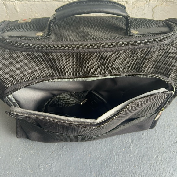 Swiss Army black travel bag. - Picture 9 of 15